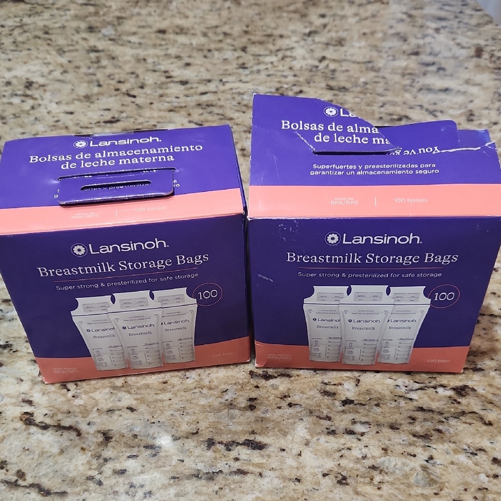 Lansinoh Breastmilk Storage Bags in Purple and White